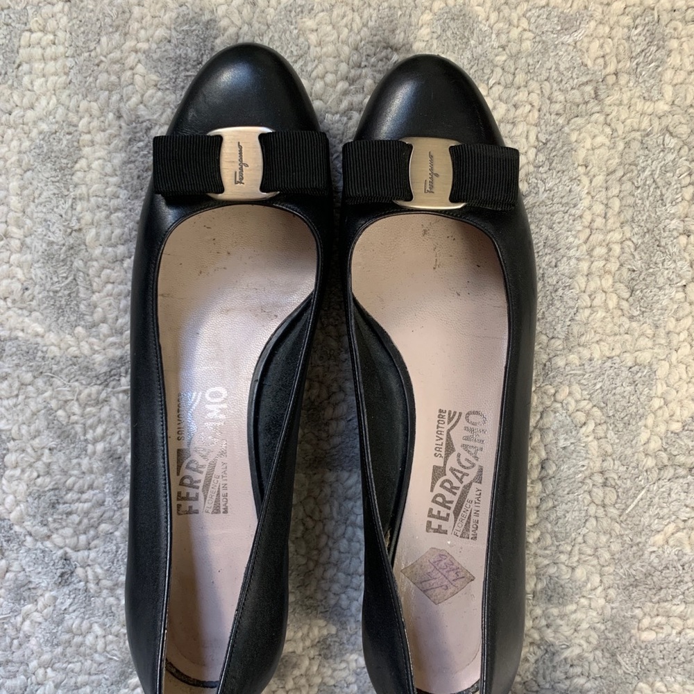 Black Ferragamo flats, width B